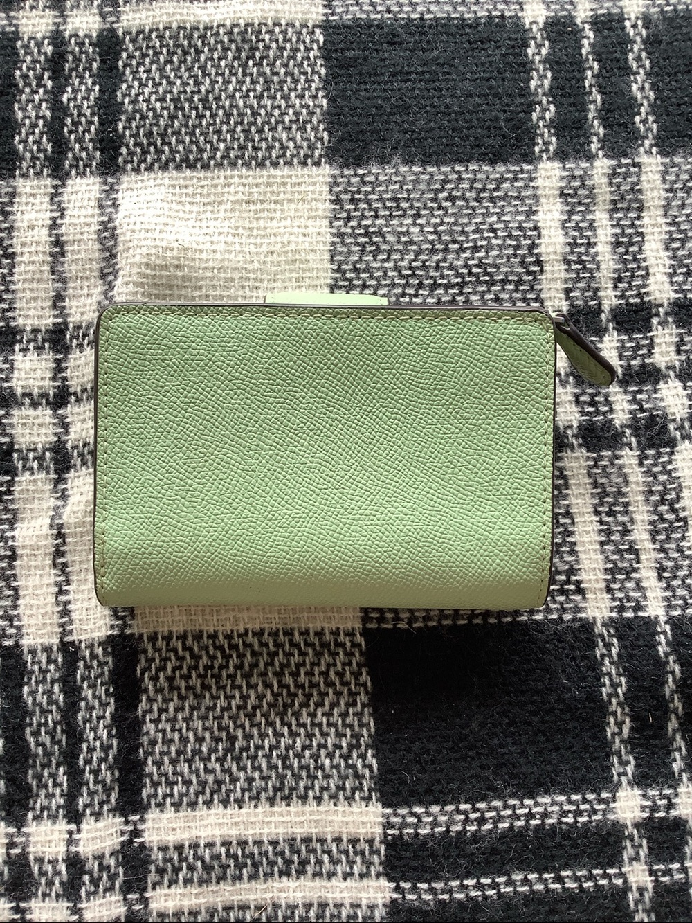 Coach medium corner zip wallet pale pistachio - Picture 2 of 11